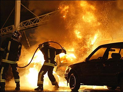 Ρεκόρ… καμένων αυτοκινήτων (1.193) στην αλλαγή του χρόνου